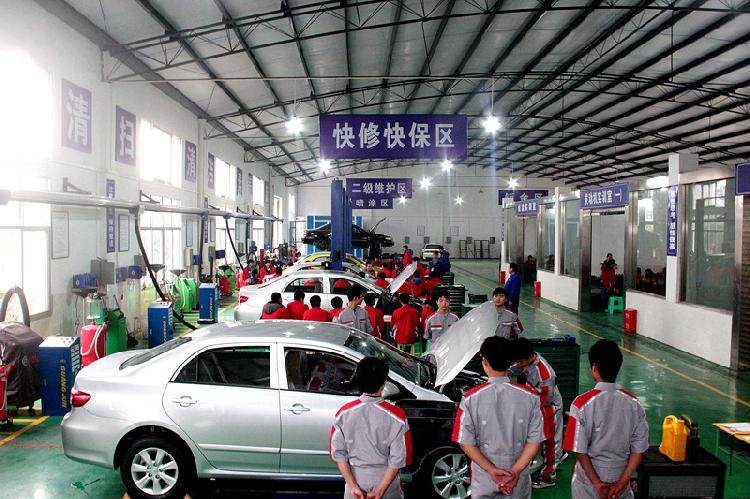 深化校企合作，服務產業升級——重慶工商學校隆重舉行深化校企合作現代學徒制開班暨拜師儀式